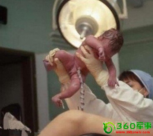 һ��ΰ��ĸ�׷�����̵���Ƭ�����������𺳡�������Ѫ���ܵľ�ͷչʾ����ң����������Ż�˭����ӱ������۰����ĸ�ס����ӡ�